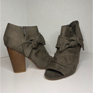 Indigo Women's Tout Suede peep toe Ankle Booties